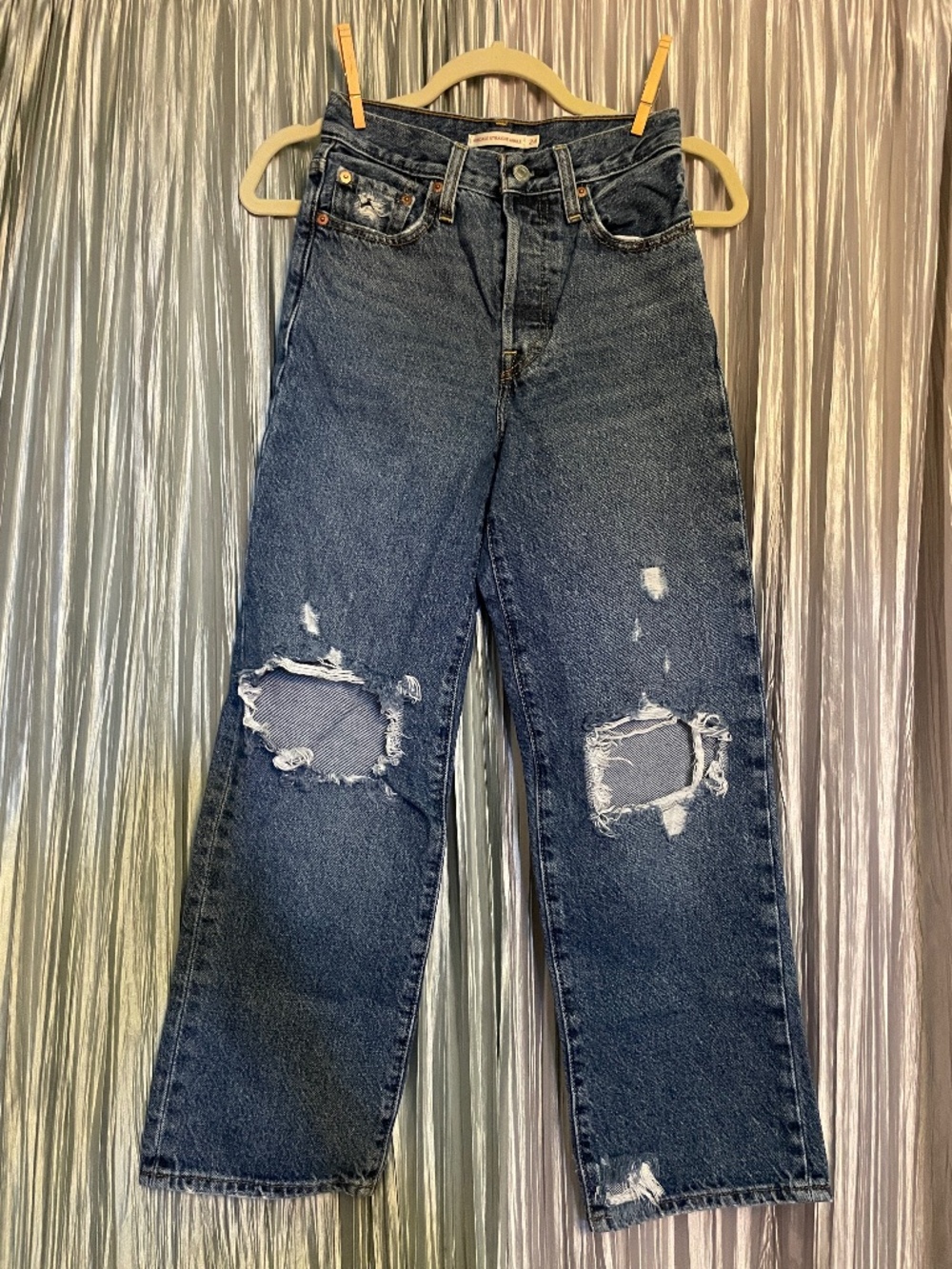 Levi's Baggy Distressed Short Length